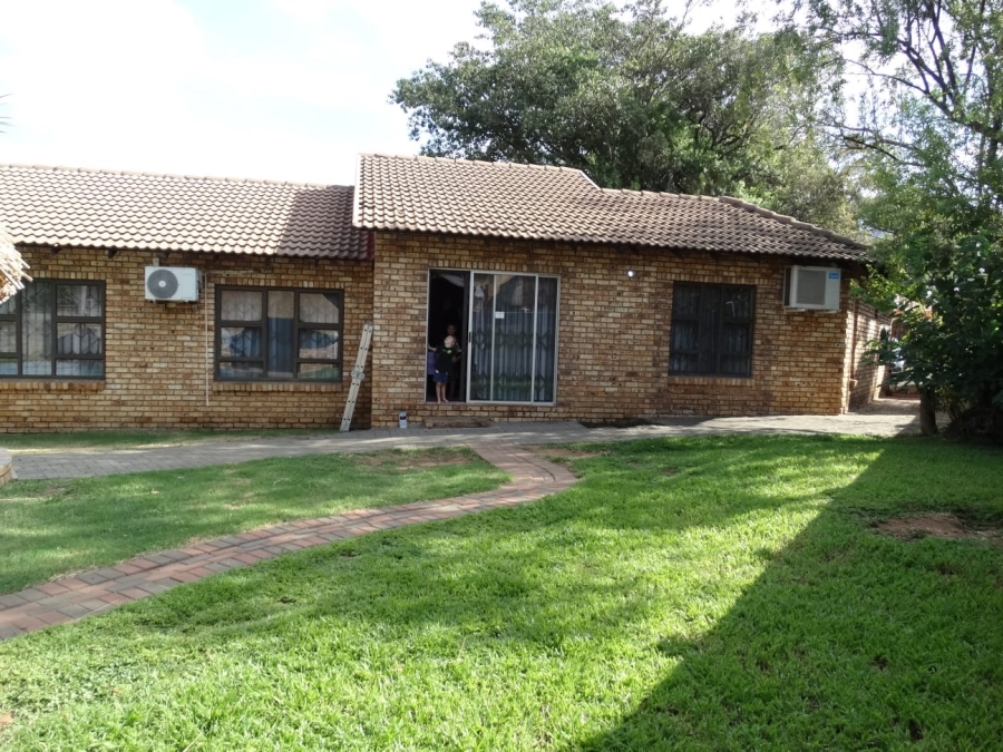 3 Bedroom Property for Sale in Geelhoutpark North West